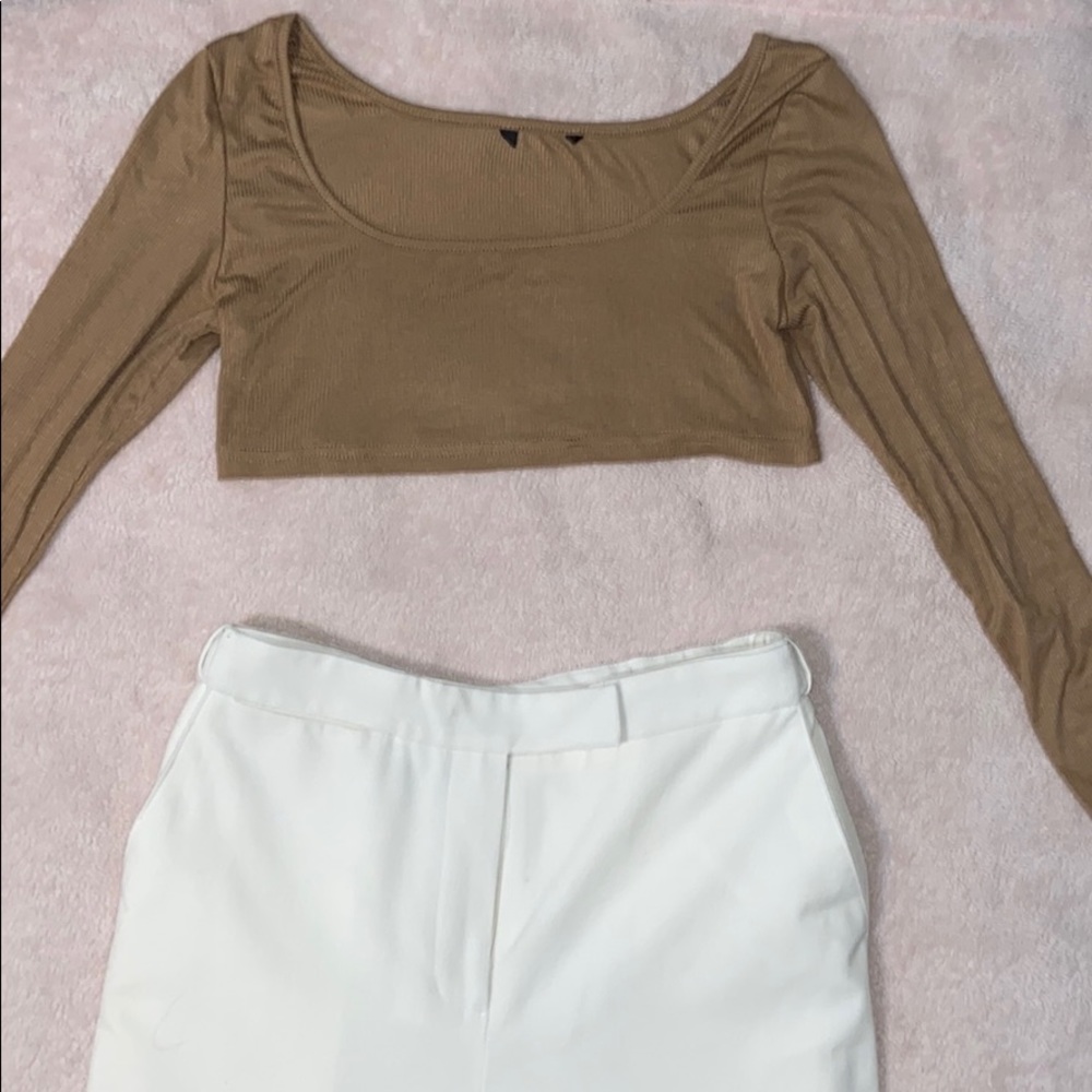 PRETTY LITTLE THING BEIGE LONG SLEEVE CROP TOP